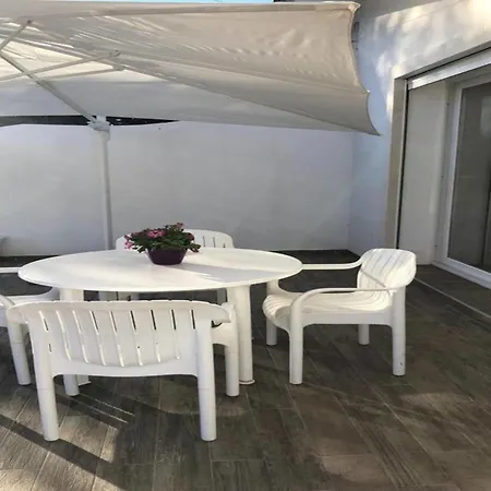 Polimia In Full Relaxation
